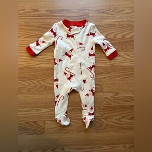 Pottery Barn Modern Baby Smiley Santa Footed 1pc Zip Pajamas, 0-3 months
